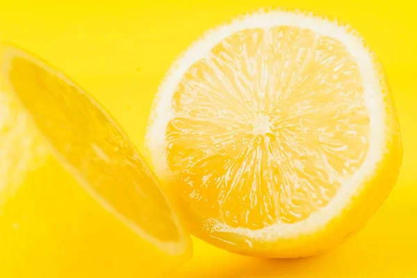 레몬을 배경에 염색하다 — 스톡 사진