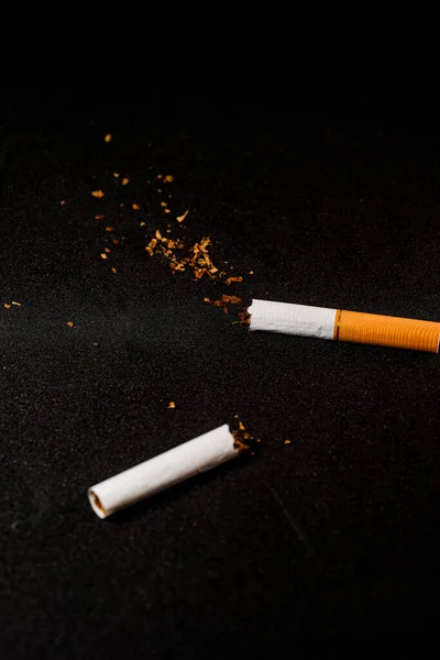 Dejar Fumar Concepto Cigarrillo Roto Aislado Contra Negro Día Mundial —  Fotos de Stock