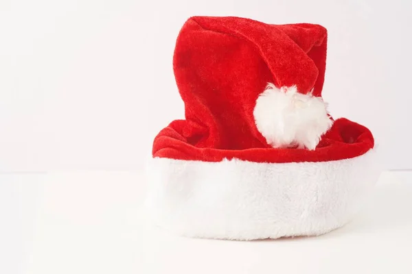 Καπέλο Άγιος Βασίλης Απομονωμένο Κατά Των Λευκών — Φωτογραφία Αρχείου