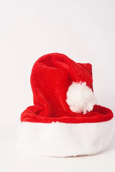 Cappello Babbo Natale Isolato Contro Bianco — Foto Stock
