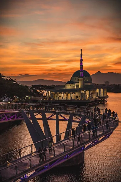 Belle Mosquée Flottante Kuching Pont Darul Hana Coucher Soleil — Photo