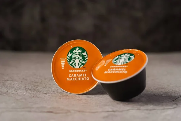 Illustrative Editorial Shot Starbucks Caramel Macchiato Coffee Capsules — Stock Photo, Image