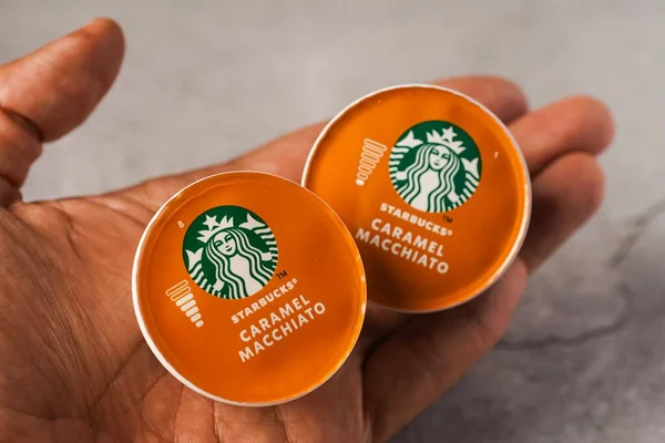 Illustrative Editorial Shot Starbucks Caramel Macchiato Coffee Capsules — Stock Photo, Image