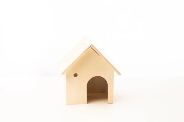 Maison Bois Miniature Isolée Sur Fond Blanc — Photo