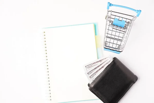 Leeg Notitieboekje Met Portefeuilles Witte Achtergrond Kopieer Ruimte Voor Tekst — Stockfoto