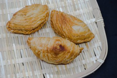 Malezya 'da körili puf veya yerel olarak Karipap olarak bilinir.