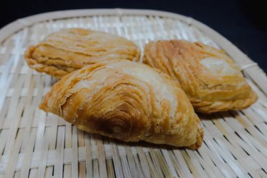 Malezya 'da körili puf veya yerel olarak Karipap olarak bilinir.
