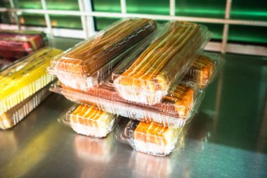 Kek Lapis Sarawak ya da Sarawak katlı kek, geleneksel olarak Sarawak, Malezya 'da özel günlerde servis edilen katmanlı bir kektir.