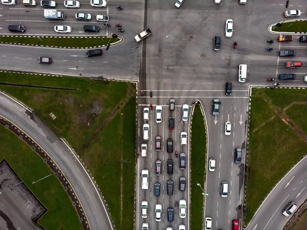 Blick Von Oben Auf Straßenkreuzung Mit Überfüllten Fahrzeugen — Stockfoto