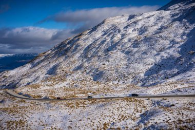 Crown Range, Yeni Zelanda 'daki Viraj Yolu Manzarası
