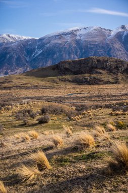 Mount Sunday, Yeni Zelanda 'nın manzarası. Mount Sunday Yüzüklerin Efendisi 'nin çekim yerlerinden biri.
