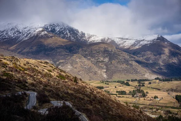 Γραφική Άποψη Του Δρόμου Winding Στο Crown Range Νέα Ζηλανδία — Φωτογραφία Αρχείου