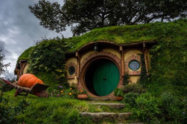 The Lord of The Rings için Yeni Zelanda Matamata 'da çekilen Hobbiton filmi.