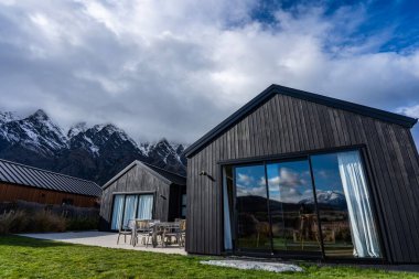 Yeni Zelanda tarım arazisinin manzaralı görüntüsü