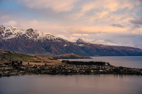 Szcenírozott Kilátás Queenstown Zéland Naplementekor — Stock Fotó