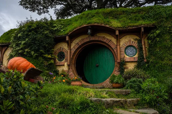 The Lord of The Rings için Yeni Zelanda Matamata 'da çekilen Hobbiton filmi.
