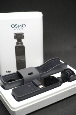 DJI Osmo Pocket, 12mp fotoğraf ve 4K çözünürlüklü video çekebilen, seyahat için mükemmel bir arkadaş.