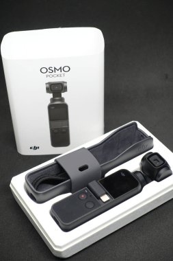 DJI Osmo Pocket, 12mp fotoğraf ve 4K çözünürlüklü video çekebilen, seyahat için mükemmel bir arkadaş.