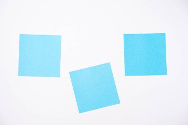 Beyaz arkaplana karşı yapışkan notlar, metin için boşluk kopyala