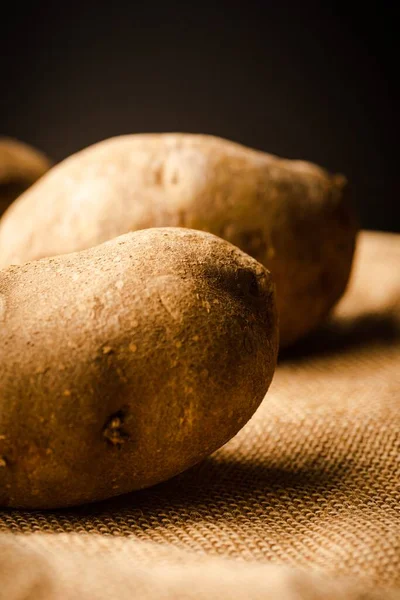 Fresh Potatoes Rag Dark Background — Stock Photo, Image