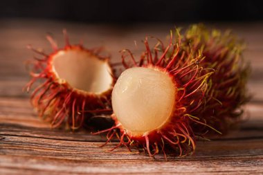 Rambutan, Sapindaceae familyasından orta büyüklükte bir tropikal ağaçtır. Bu isim aynı zamanda bu ağacın ürettiği yenilebilir meyveleri de ifade eder. Rambutan, Malezya 'nın yerlisidir..