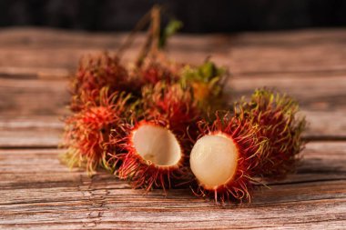 Rambutan, Sapindaceae familyasından orta büyüklükte bir tropikal ağaçtır. Bu isim aynı zamanda bu ağacın ürettiği yenilebilir meyveleri de ifade eder. Rambutan, Malezya 'nın yerlisidir..