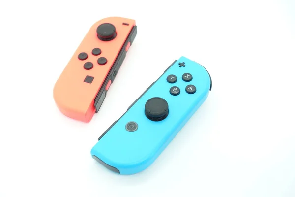 Egy Neonkék Neonvörös Nintendo Switch Joycon Elszigetelt Fehér Háttér — Stock Fotó