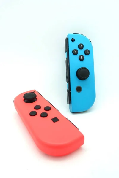Неон Синій Неоновий Червоний Nintendo Switch Радус Проти Ізольованого Білого — стокове фото