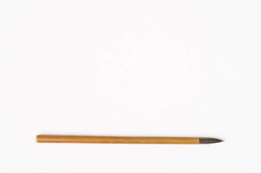 Kaligrafi fırçası beyaza karşı izole