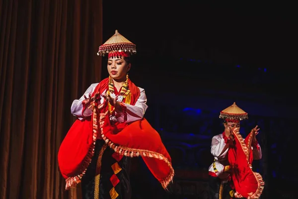 Uma Dança Tradicional Sarawakian Pelo Povo Sarawakian Vila Cultural Sarawak — Fotografia de Stock