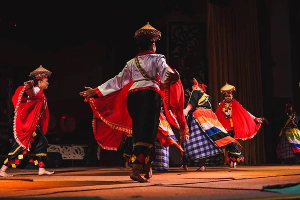 Una Danza Tradicional Sarawakian Por Pueblo Sarawakian Aldea Cultural Sarawak — Foto de Stock