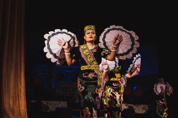 Der Traditionelle Sarawakische Tanz Von Orang Ulu Einem Der Lokalen — Stockfoto