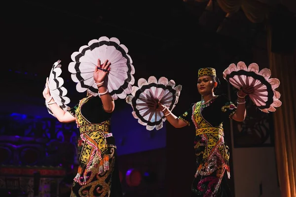 Der Traditionelle Sarawakische Tanz Von Orang Ulu Einem Der Lokalen — Stockfoto