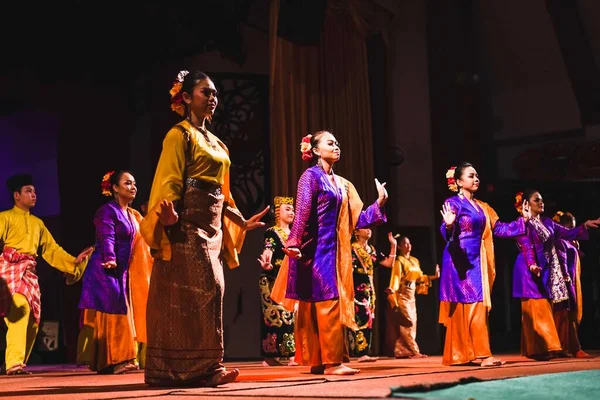 Danza Tradicional Sarawakian Los Malayos Sarawakian Aldea Cultural Sarawak — Foto de Stock