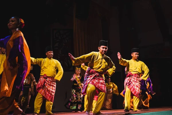 Une Danse Traditionnelle Sarawakienne Par Les Malais Sarawakiens Dans Village — Photo