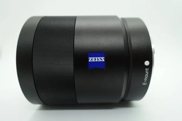 Zeiss 55Mm Čočka Izolovaném Bílém Pozadí Tato Čočka Velmi Populární — Stock fotografie