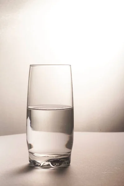 Bardağın Yarısı Boş Bardağın Yarısı Dolu Psikoloji Motivasyon Kavramı — Stok fotoğraf