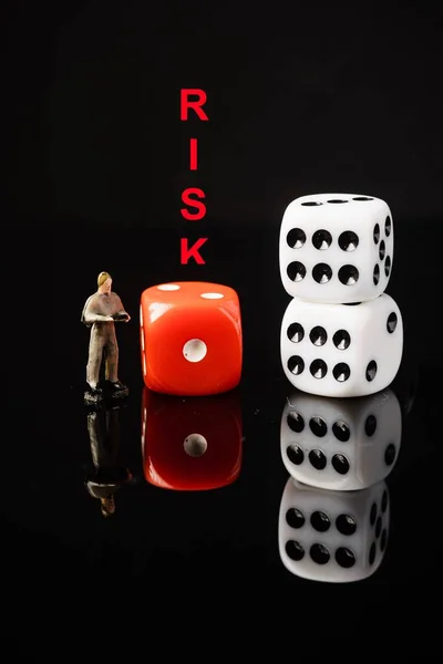 Risk Reward Διατυπώσεις Κόκκινο Και Άσπρο Ζάρια — Φωτογραφία Αρχείου