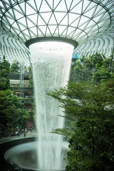 Inomhus Vattenfall Ligger Jewel Changi Flygplats — Stockfoto