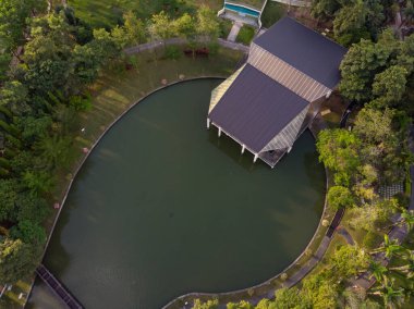 Güney Kuching 'deki güzel Kuching Parkı' nın yukarıdan görünüşü.