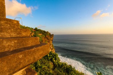 Uluwatu Sahili 'ndeki Uluwatu Tapınağı' nda günbatımı, Bali