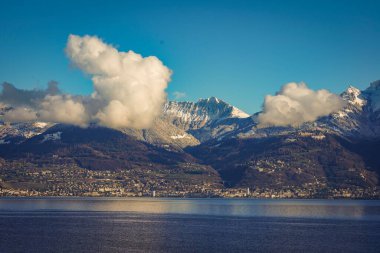 İsviçre, Lavaux 'daki Lucerne Gölü' nün güzel bir manzarası ve manzarası.