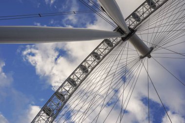 Bulutlu bir günde Londra 'nın Gözü