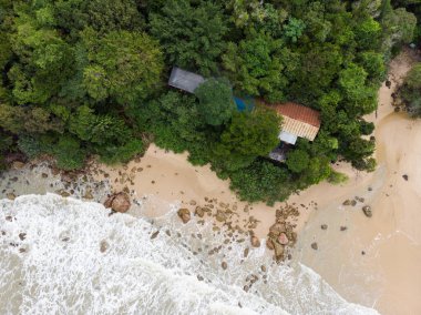 Damai Sahili, Santubong, Kuching manzaralı.