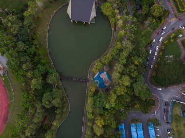 Güney Kuching 'deki güzel Kuching Parkı' nın yukarıdan görünüşü.