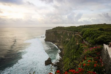 Uluwatu Kayalıkları, Bali 'de sahne çekimi