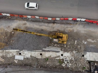 İnşaat alanının yukarıdan aşağıya görüntüsü.