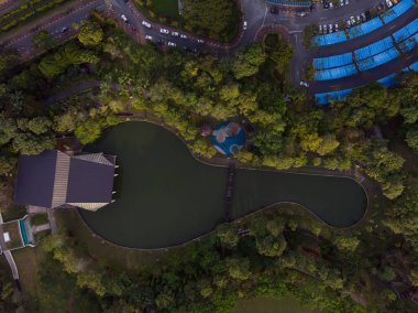 Güney Kuching 'deki güzel Kuching Parkı' nın yukarıdan görünüşü.