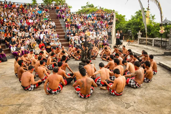 Balinese Mensen Die Kecak Dance Uitvoeren Uluwatu Bali — Stockfoto