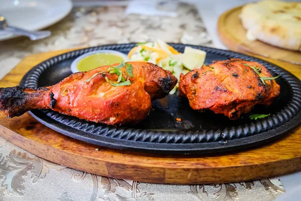 Fechado Tiro Frango Tandoori Uma Mesa — Fotografia de Stock